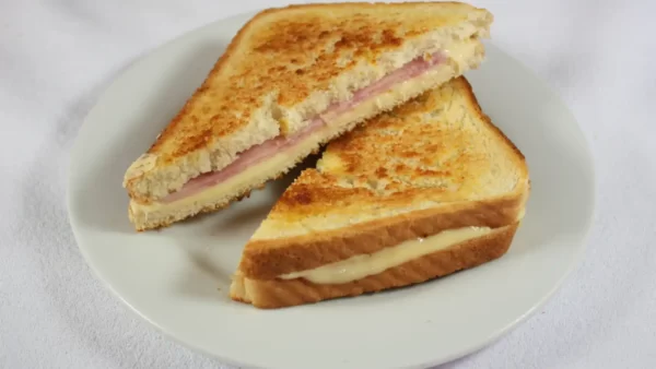 SANDUCHE JAMON Y QUESO MEDIA PORCION